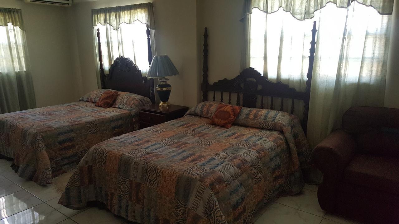 Villa The Royal Kensington Montego Bay Exterior foto