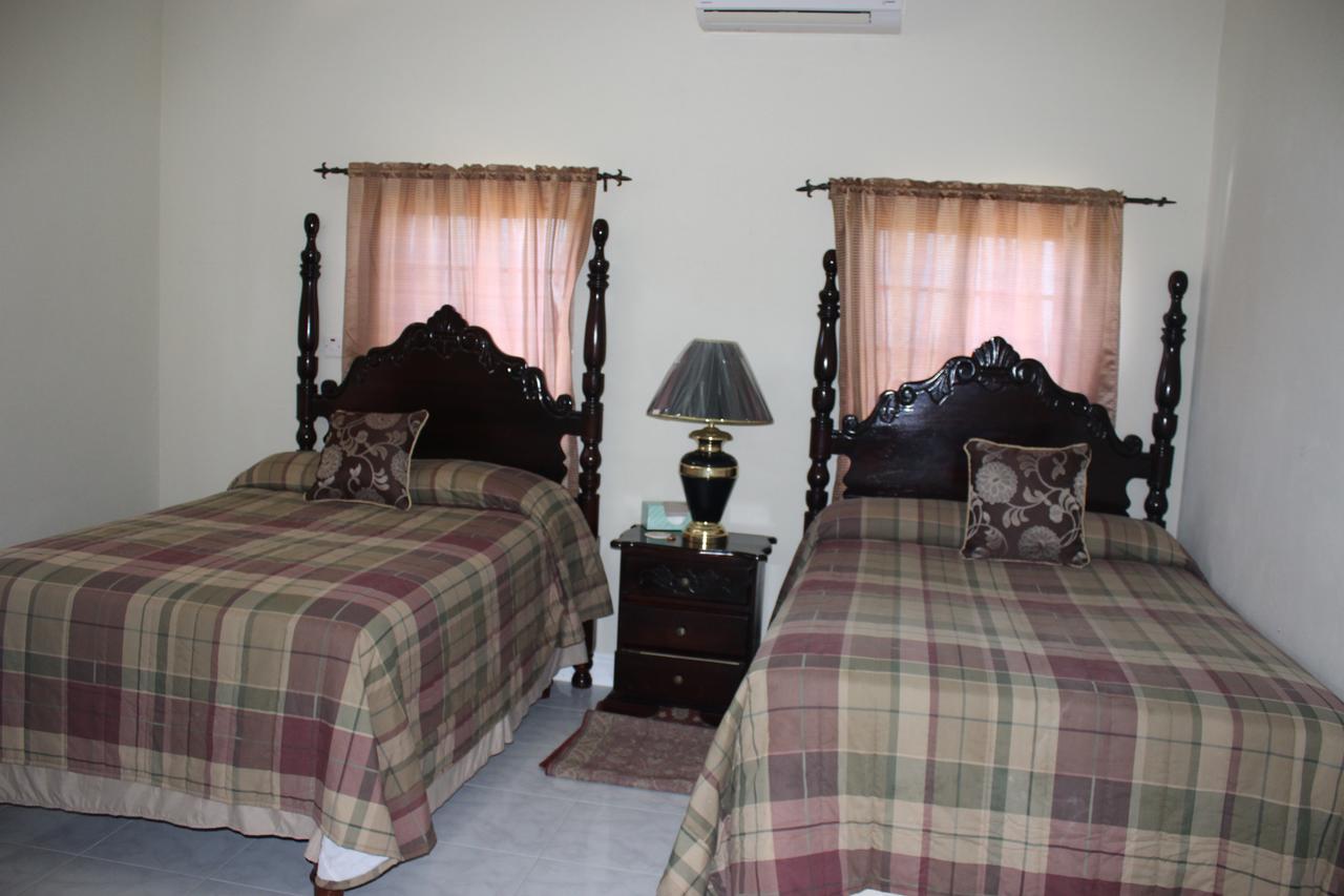 Villa The Royal Kensington Montego Bay Exterior foto